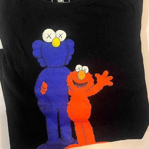 Uniqlo X KAWs shirt - Picture 5 of 5